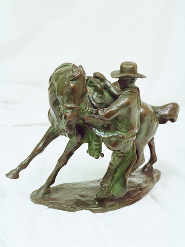 “Cheeking the Bronc” sculpture